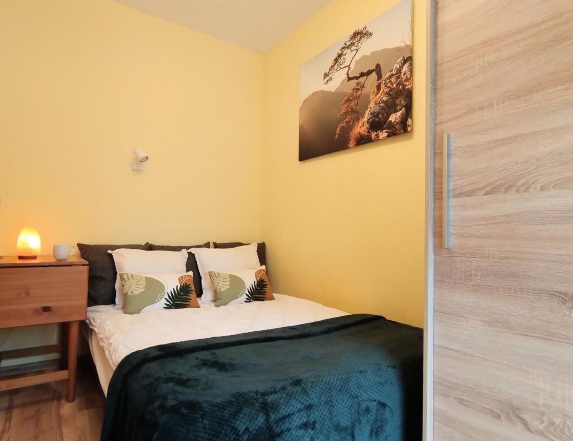 Yellow Apartment Wieliczka Exterior photo