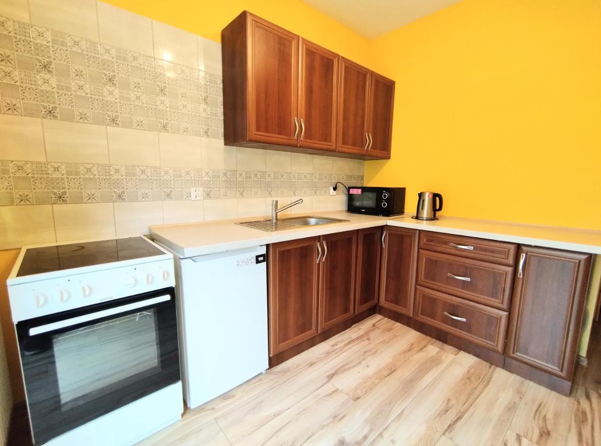 Yellow Apartment Wieliczka Exterior photo